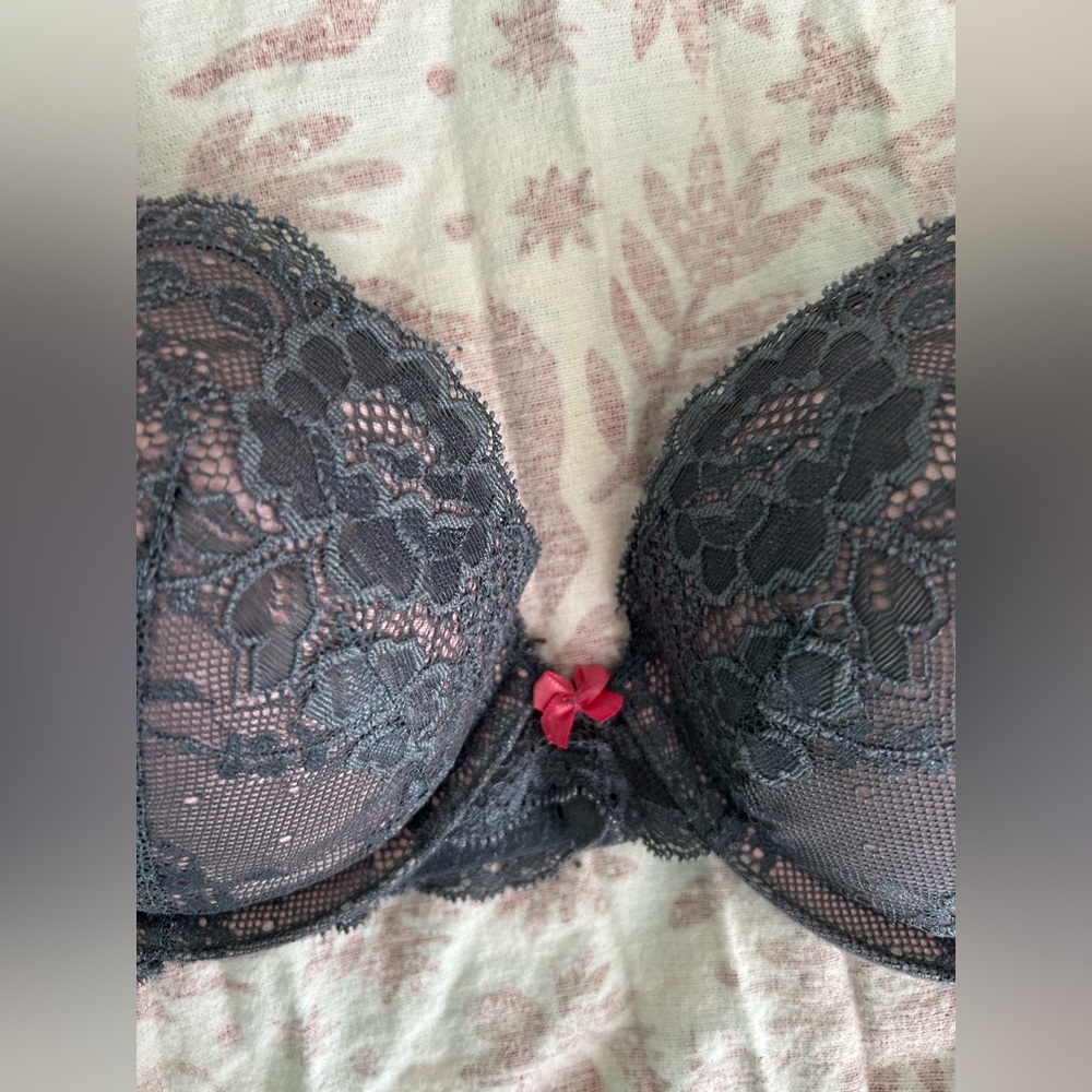 Elegant grey & pink Lace Bra Victoria’s Secret size 34D